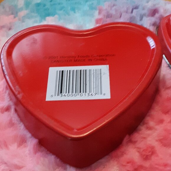2001 Hershey's Kisses Heart Shape Cannister Tin 4" Preowned Valentines Day - Picture 13 of 15
